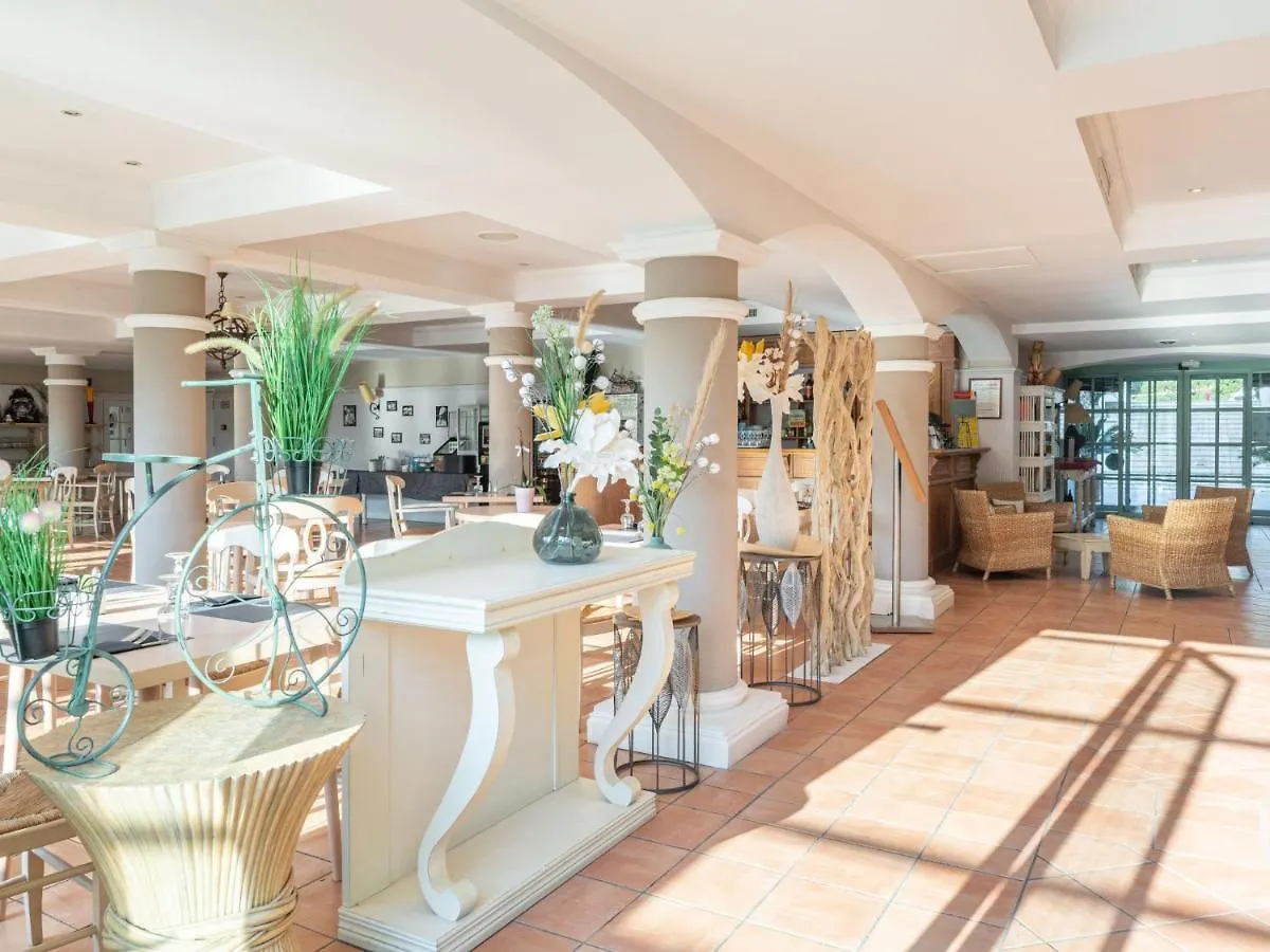 Apartment Les Calanques Spa Thalassotherapie-4 By Interhome Les Issambres Francja