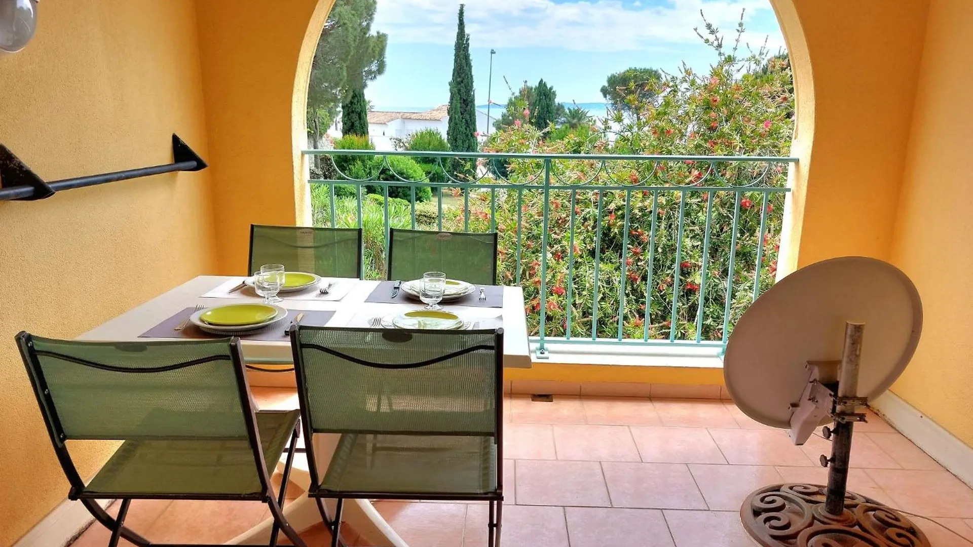 Apartment Les Calanques Spa Thalassotherapie-4 By Interhome Les Issambres