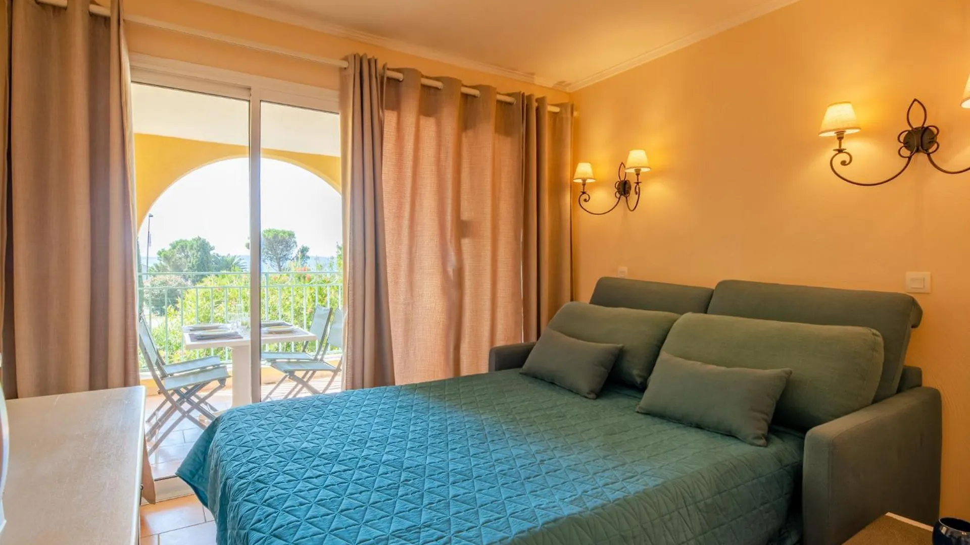 Apartment Les Calanques Spa Thalassotherapie-4 By Interhome Les Issambres